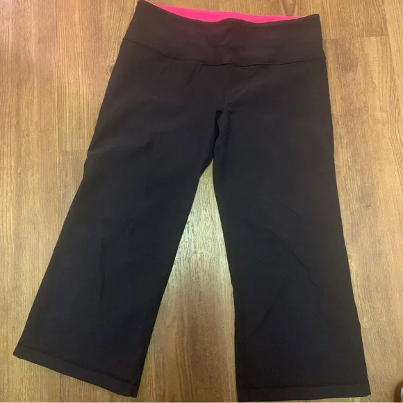 Lululemon Reversible Crop - Picture 1 of 13